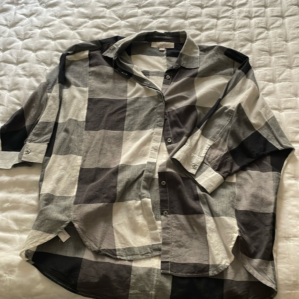 100% cotton flowy, plaid button up (3/4 sleeve)